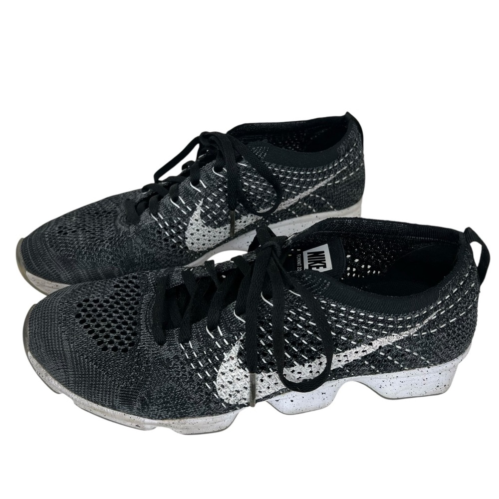 Nike Women's Black and White Athletic Shoes